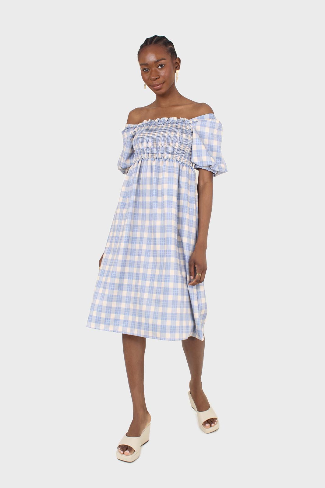 Blue and ivory checked shirred puff sleeved midi dress_1