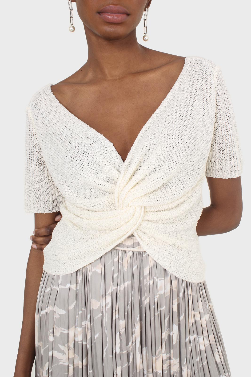 Ivory twist front Knitted short sleeved shirt_6