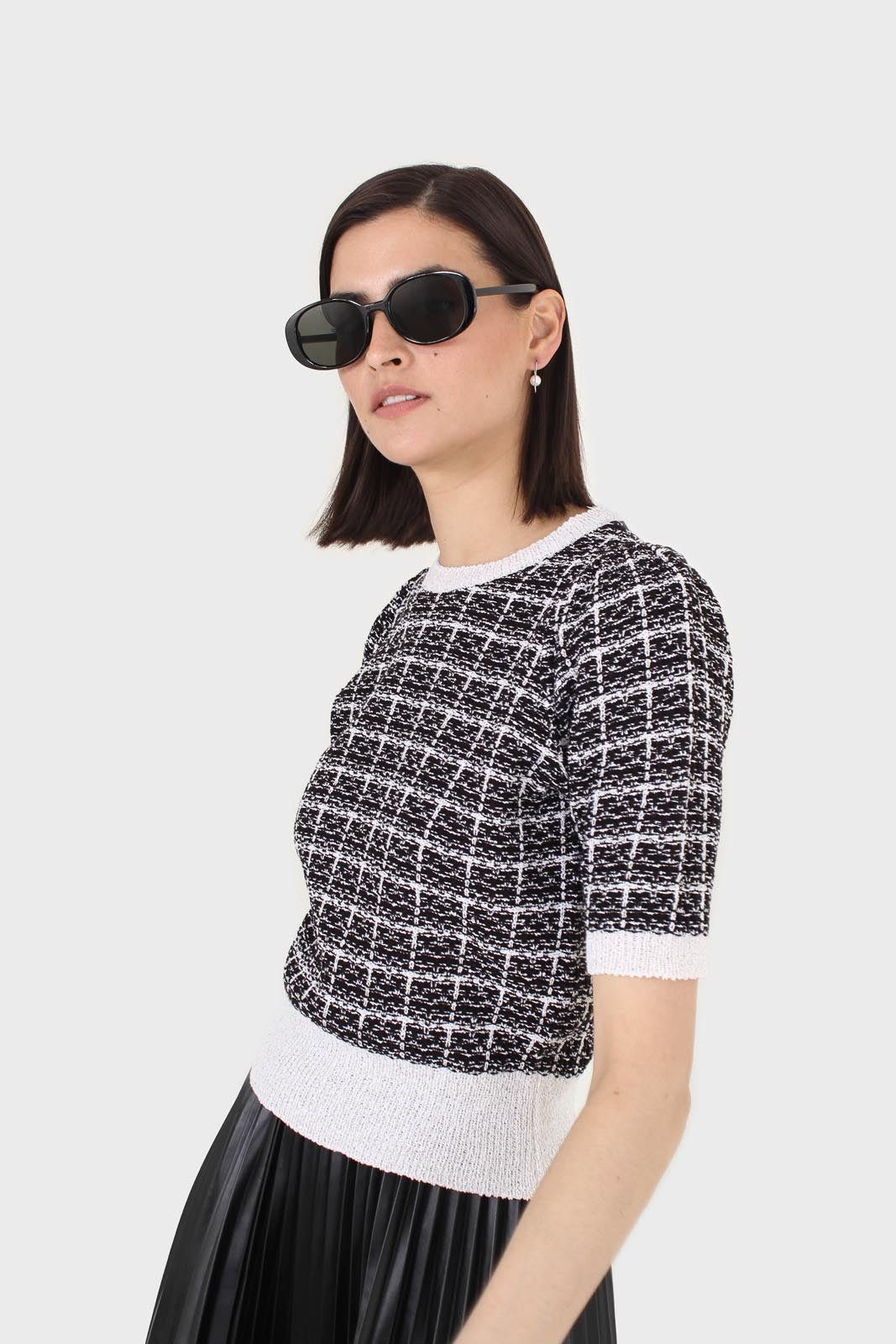 Black and ivory checked knitted puff sleeved top_7