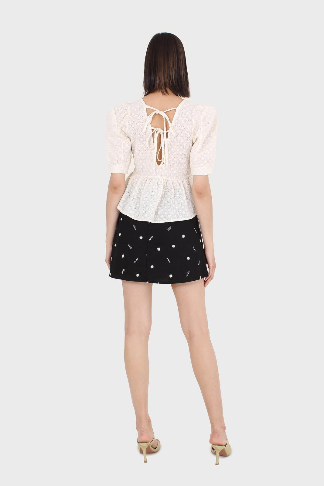 Black daisy print asymmetric tie skirt_5