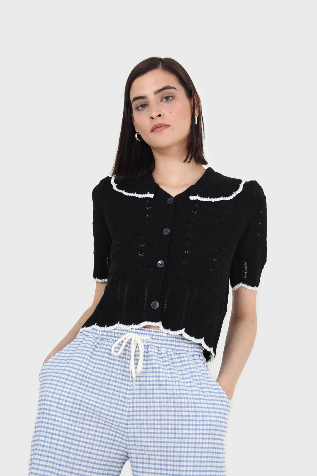 Black and ivory collar detail knit top_8