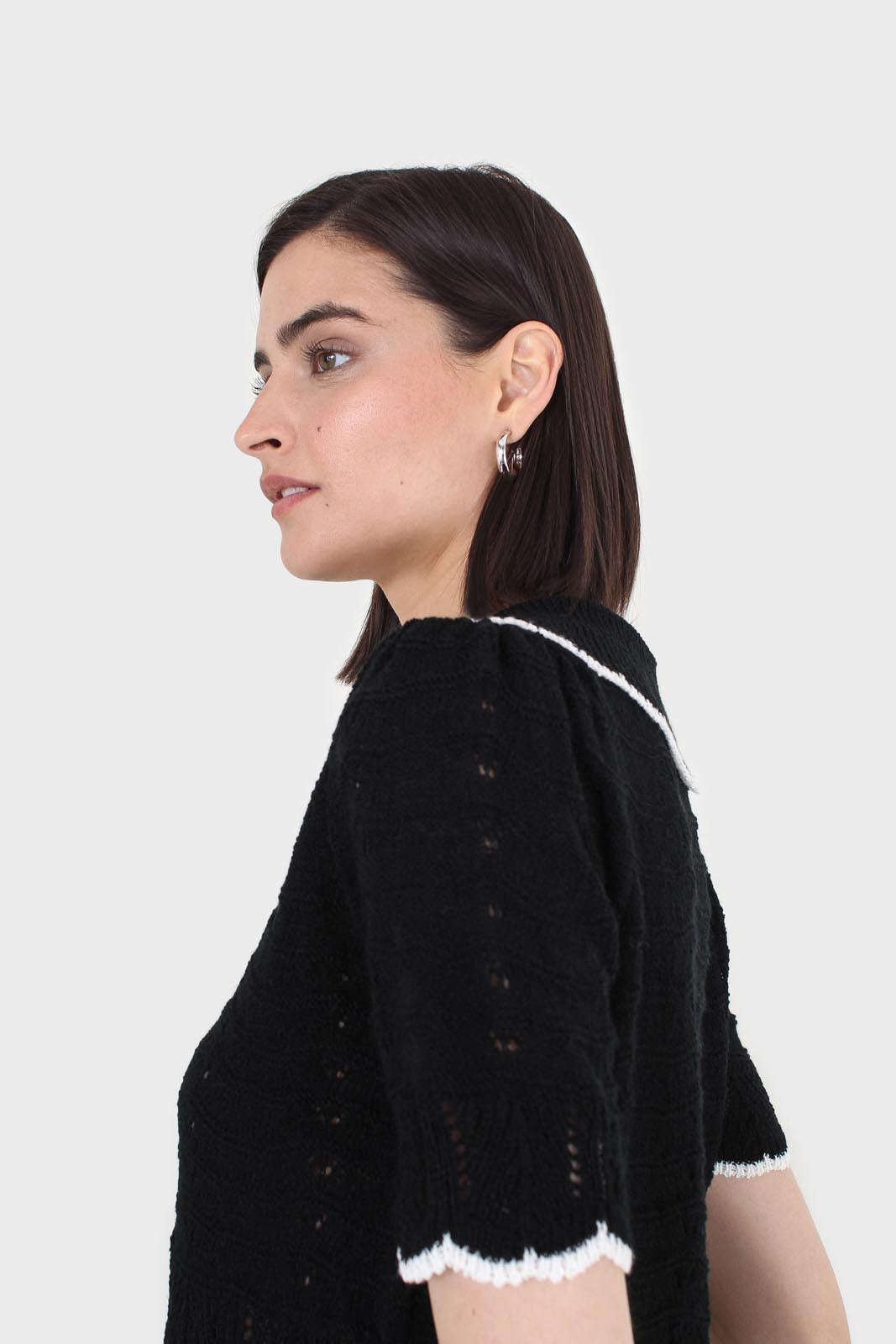 Black and ivory collar detail knit top_6