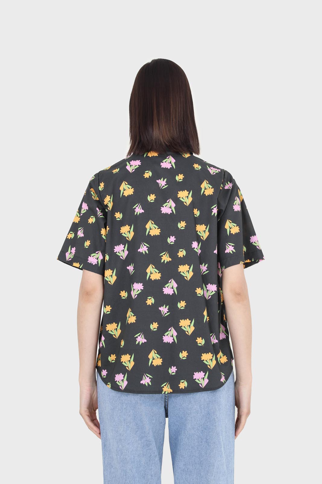 Black large pointed collar floral graphic print shirt_3