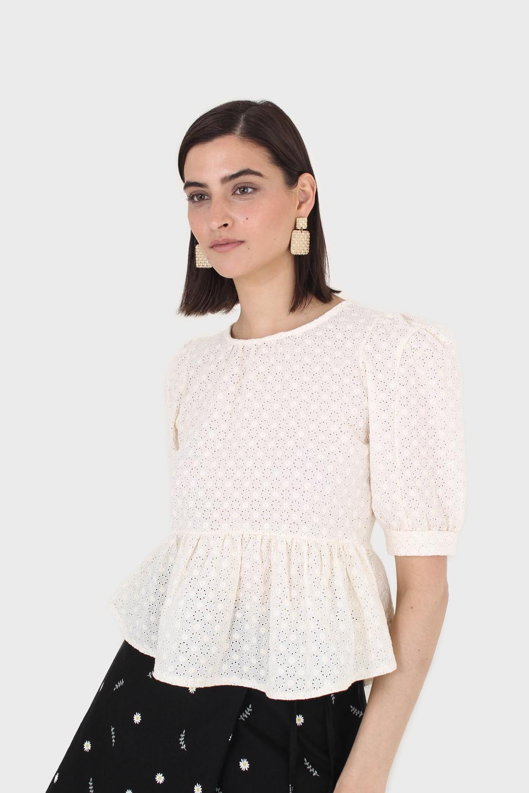 Cream eyelet puff sleeved open back blouse_6