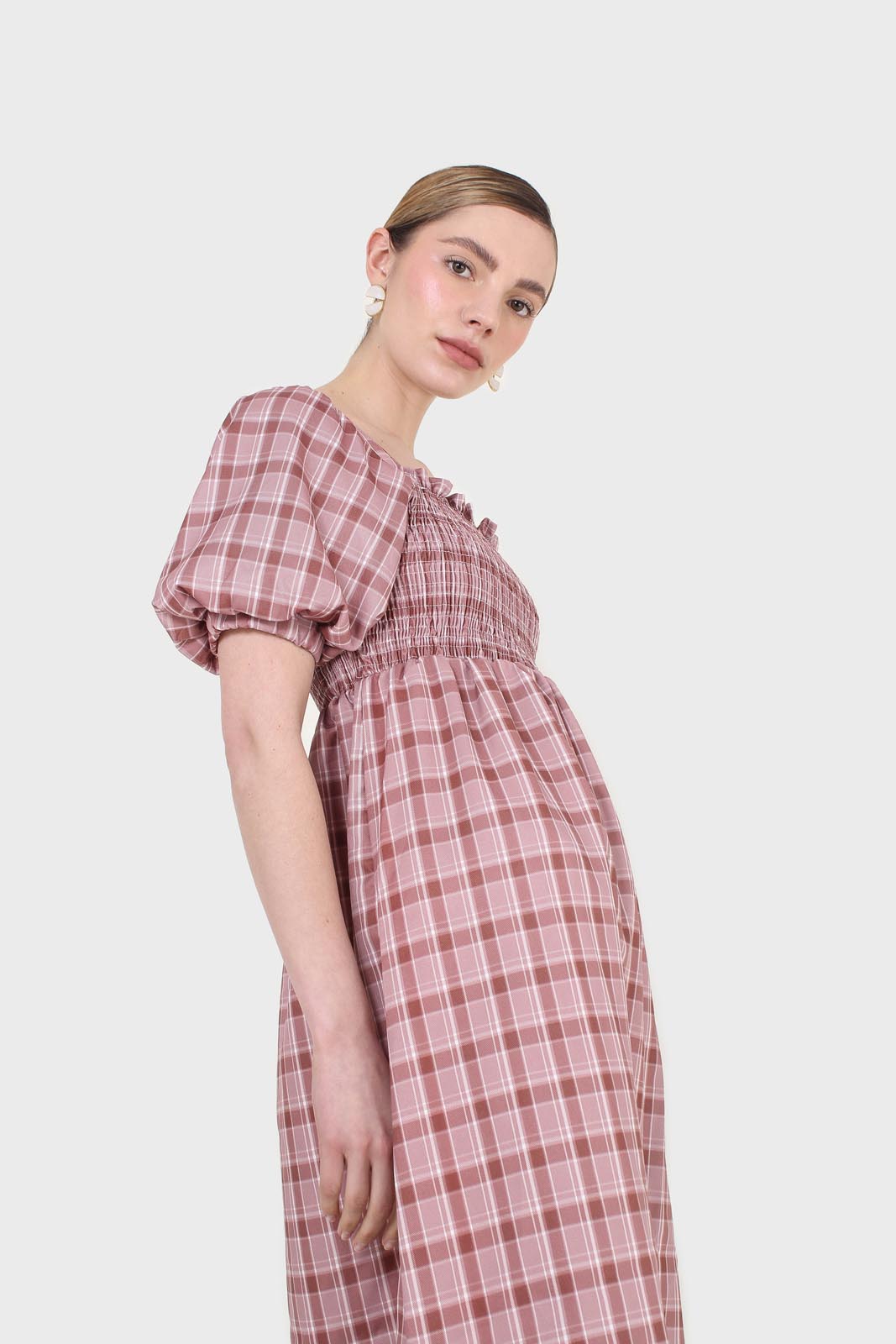 Red and ivory checked shirred puff sleeved midi dress_6