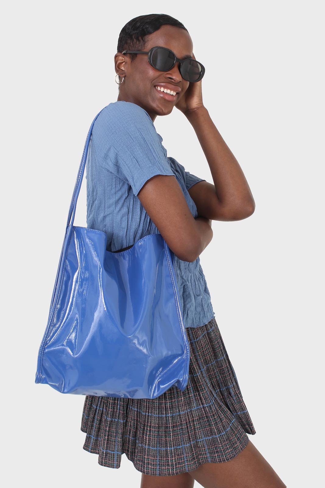 Bright blue high shine PVC tote bag_3