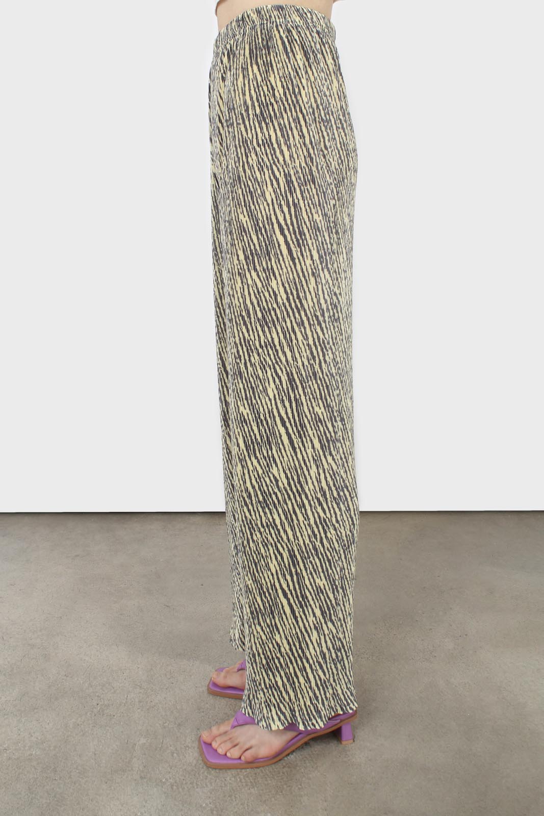 Yellow and grey zebra micro pleated trousers_4