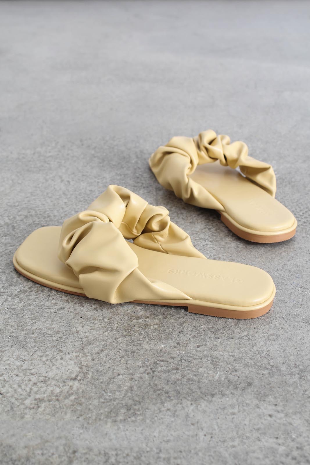 Mustard puffed vegan leather sliders_2
