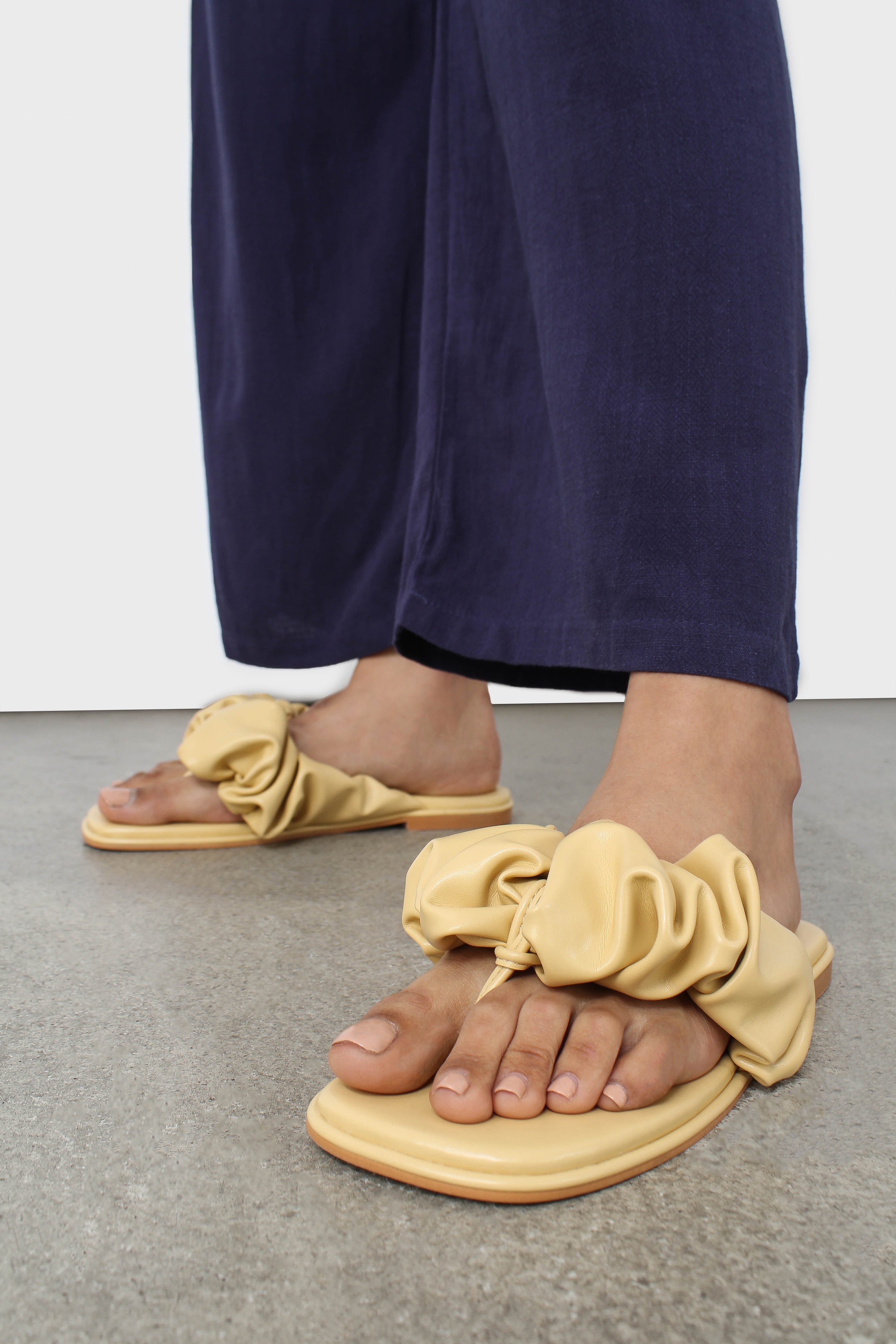 Mustard puffed vegan leather sliders_12