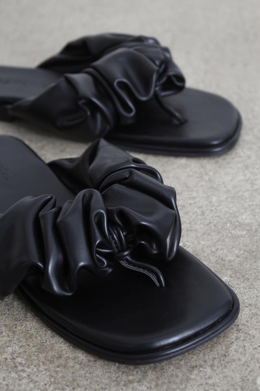 Black puffed vegan leather sliders_8
