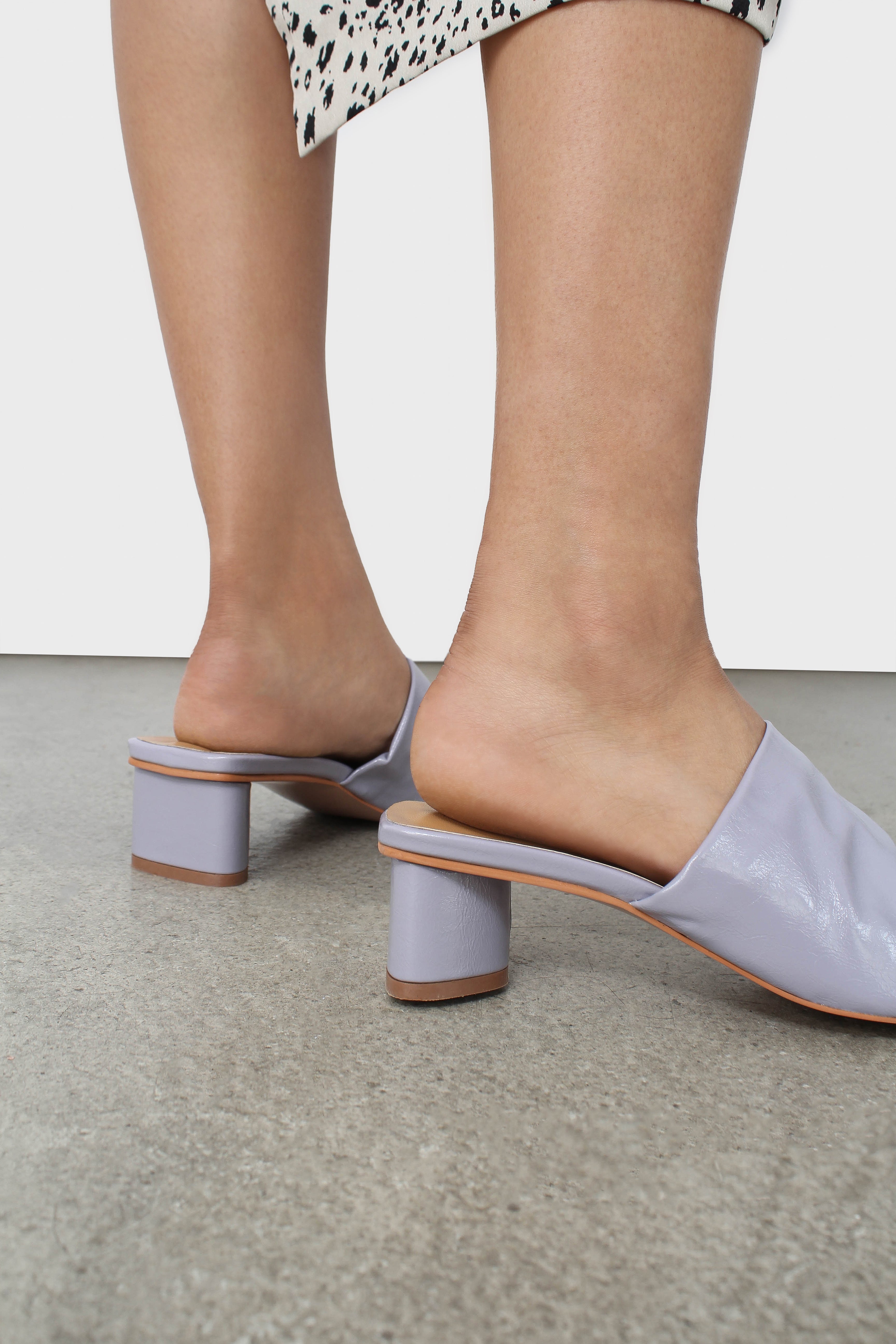 Lilac shine triangle mid heeled mule_11