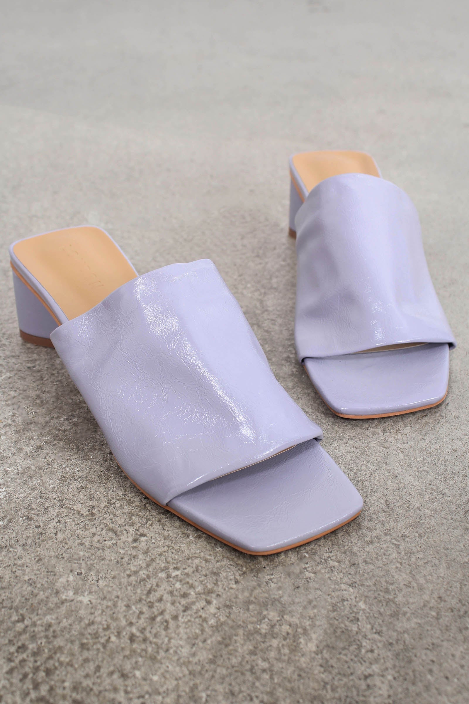 Lilac shine triangle mid heeled mule_5