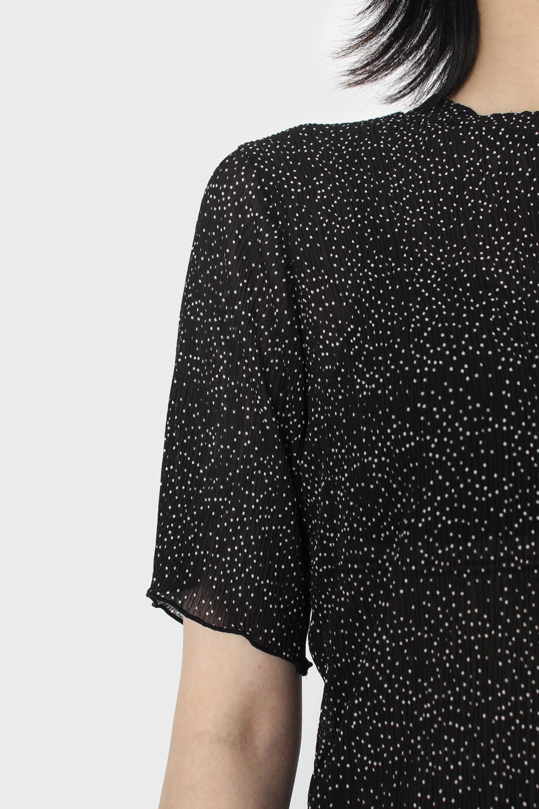 Black and white dots micro pleated top_3
