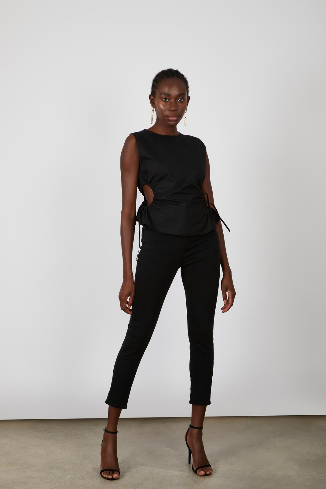 Black ruched cutout sleeveless blouse_4