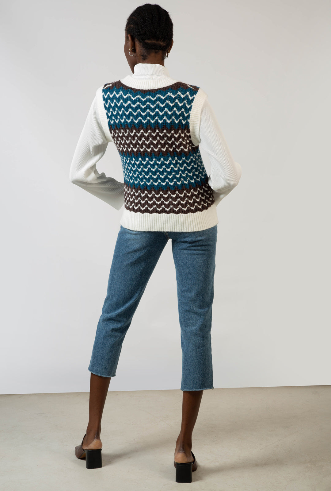 Blue intarsia wave ivory trim sweater vest_4
