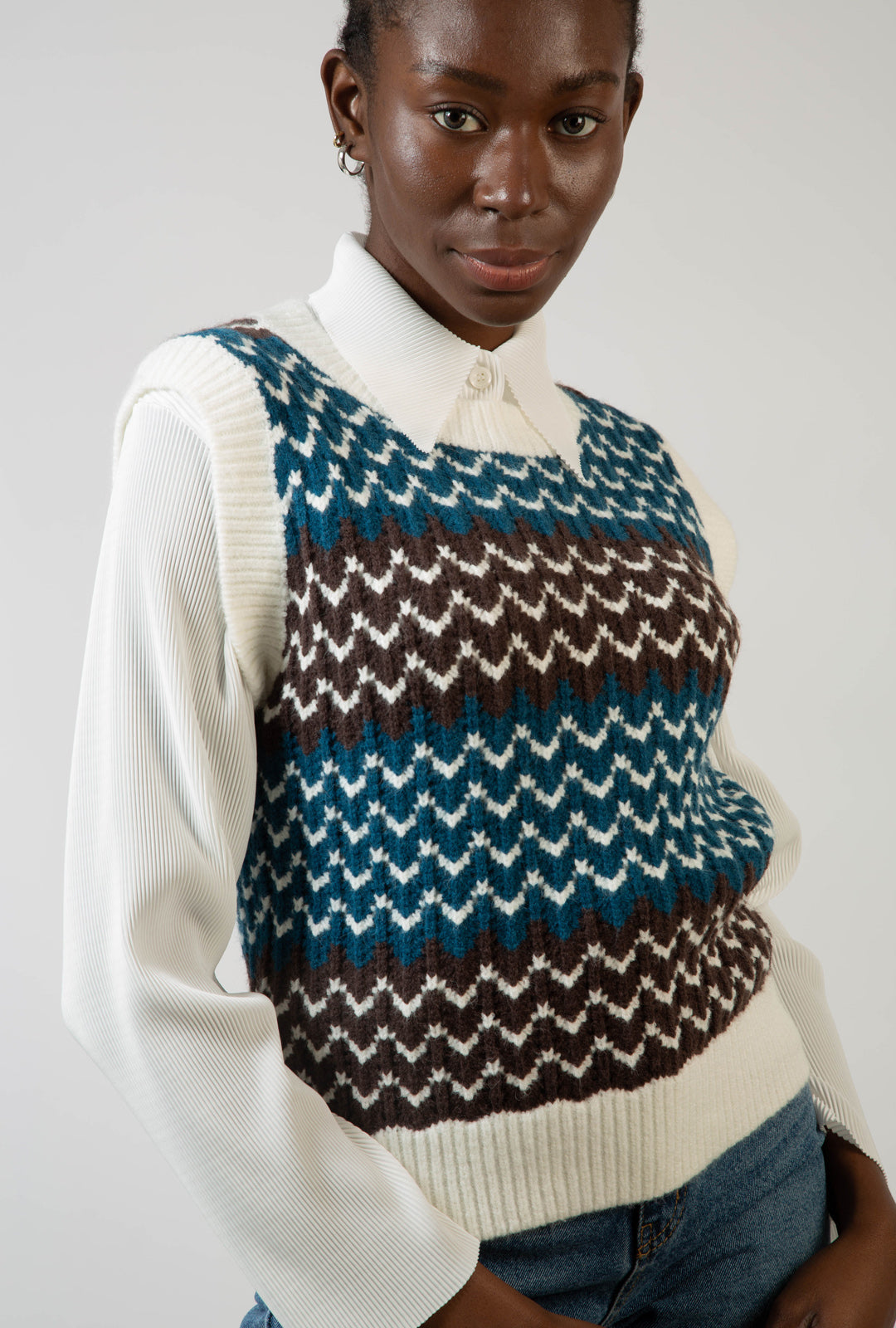 Blue intarsia wave ivory trim sweater vest_7