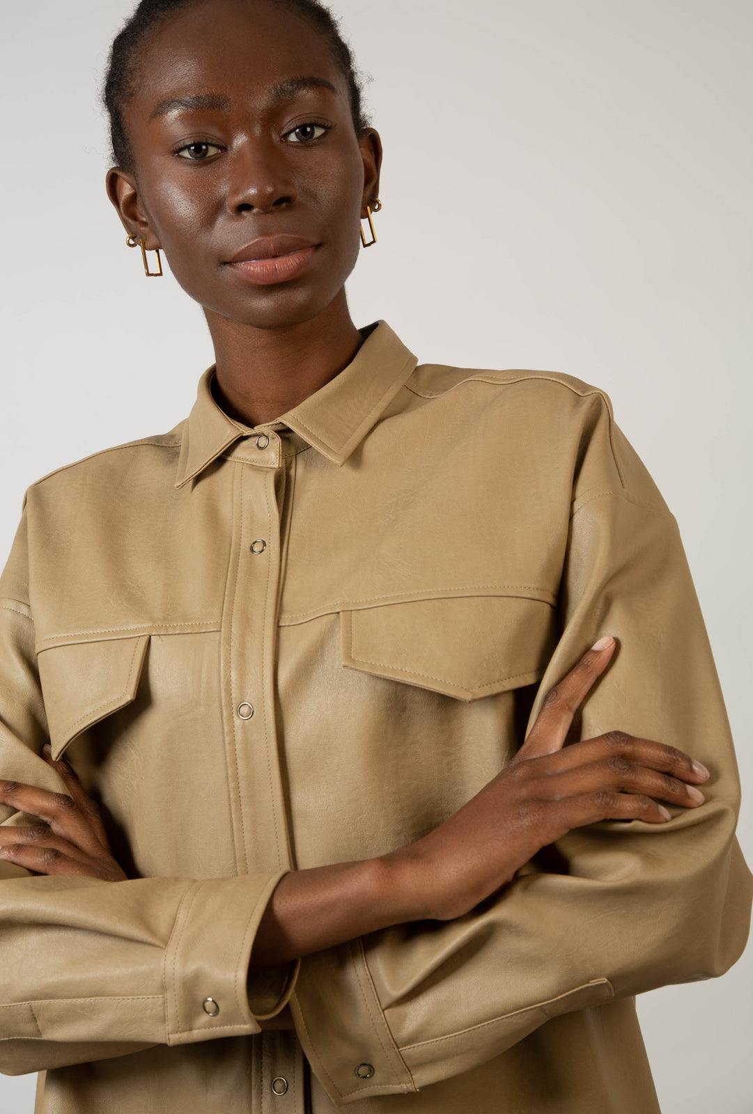 Beige vegan leather belted shirt jacket_11