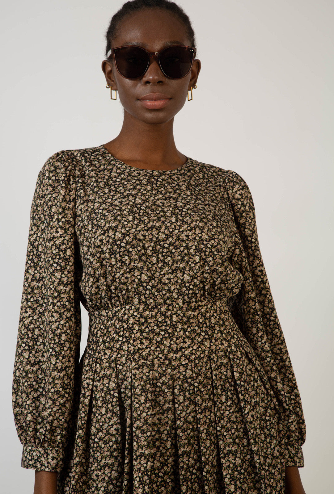 Black floral print long sleeved dress_6