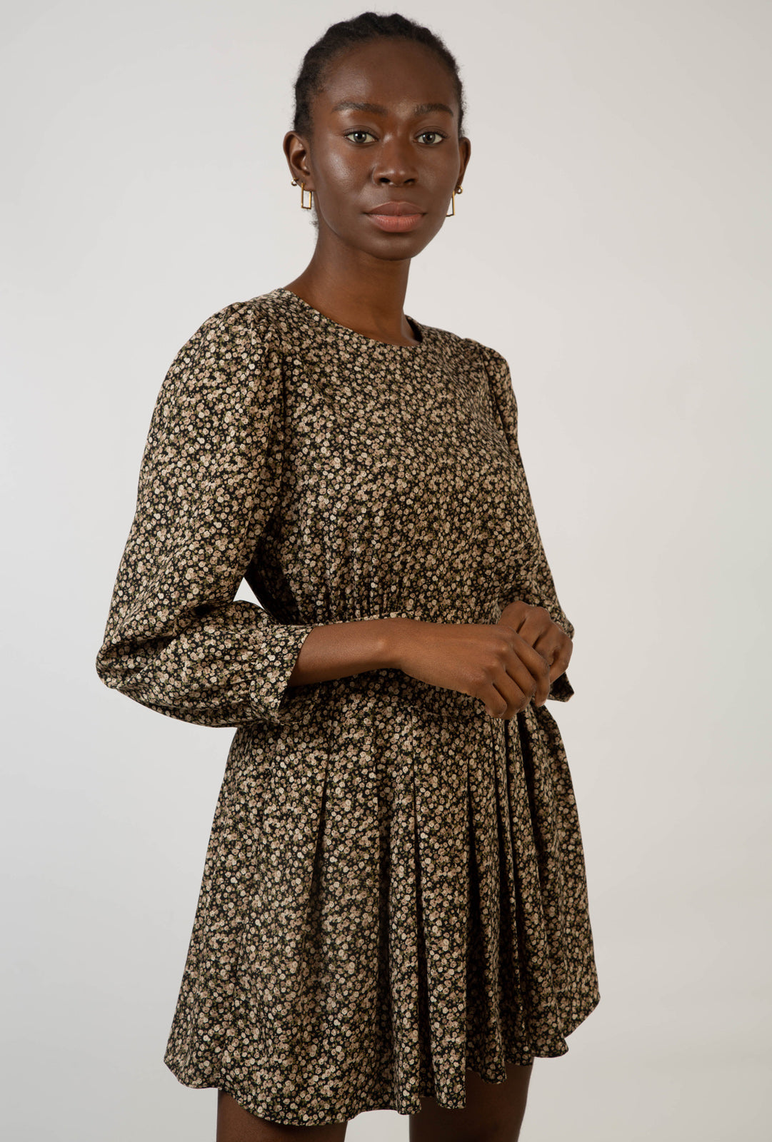 Black floral print long sleeved dress_5