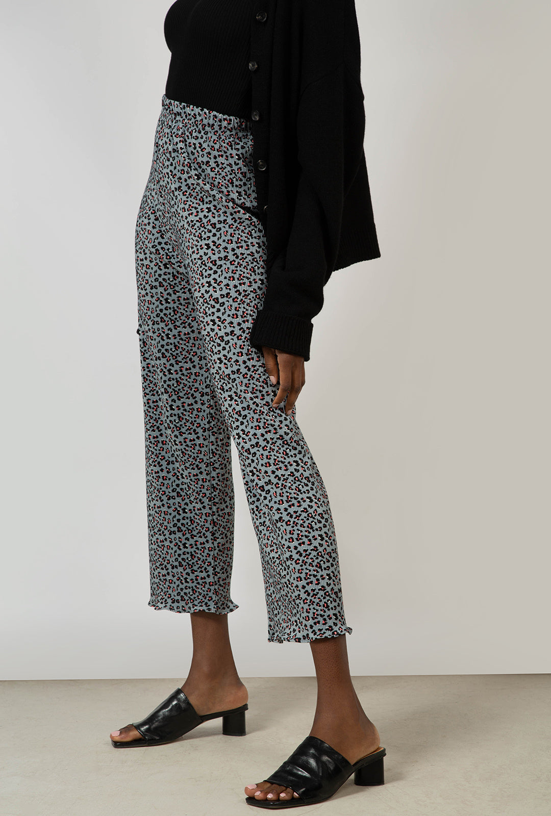 Blue and pink leopard micro pleat trousers_7