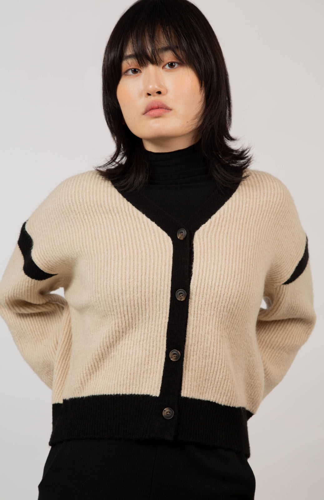 Ivory and black contrast trim cardigan_5