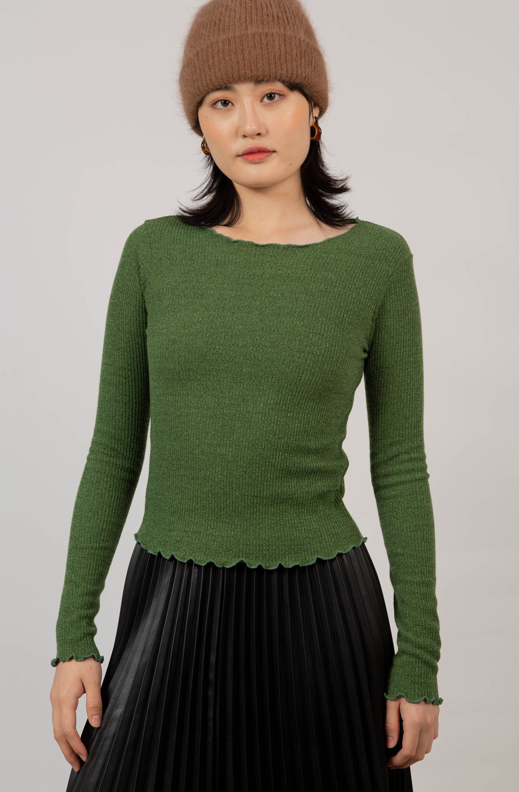 Green ruffle trim ribbed top_7