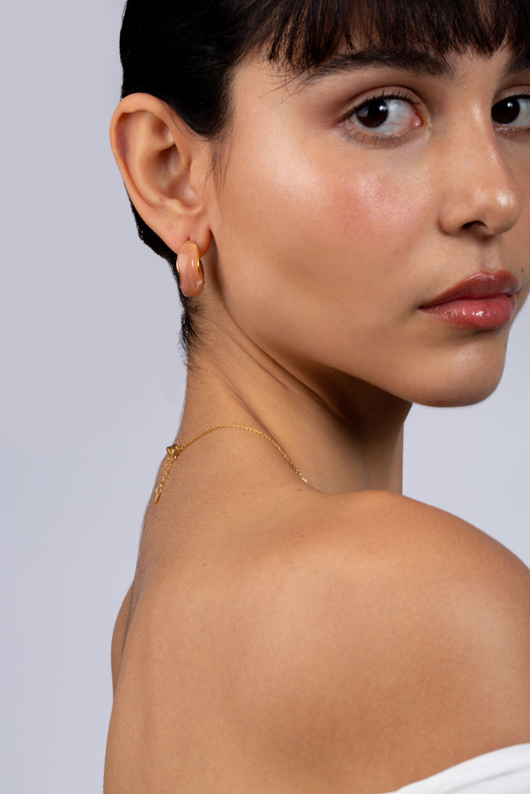 Pale pink swirl and gold hoop earrings_4