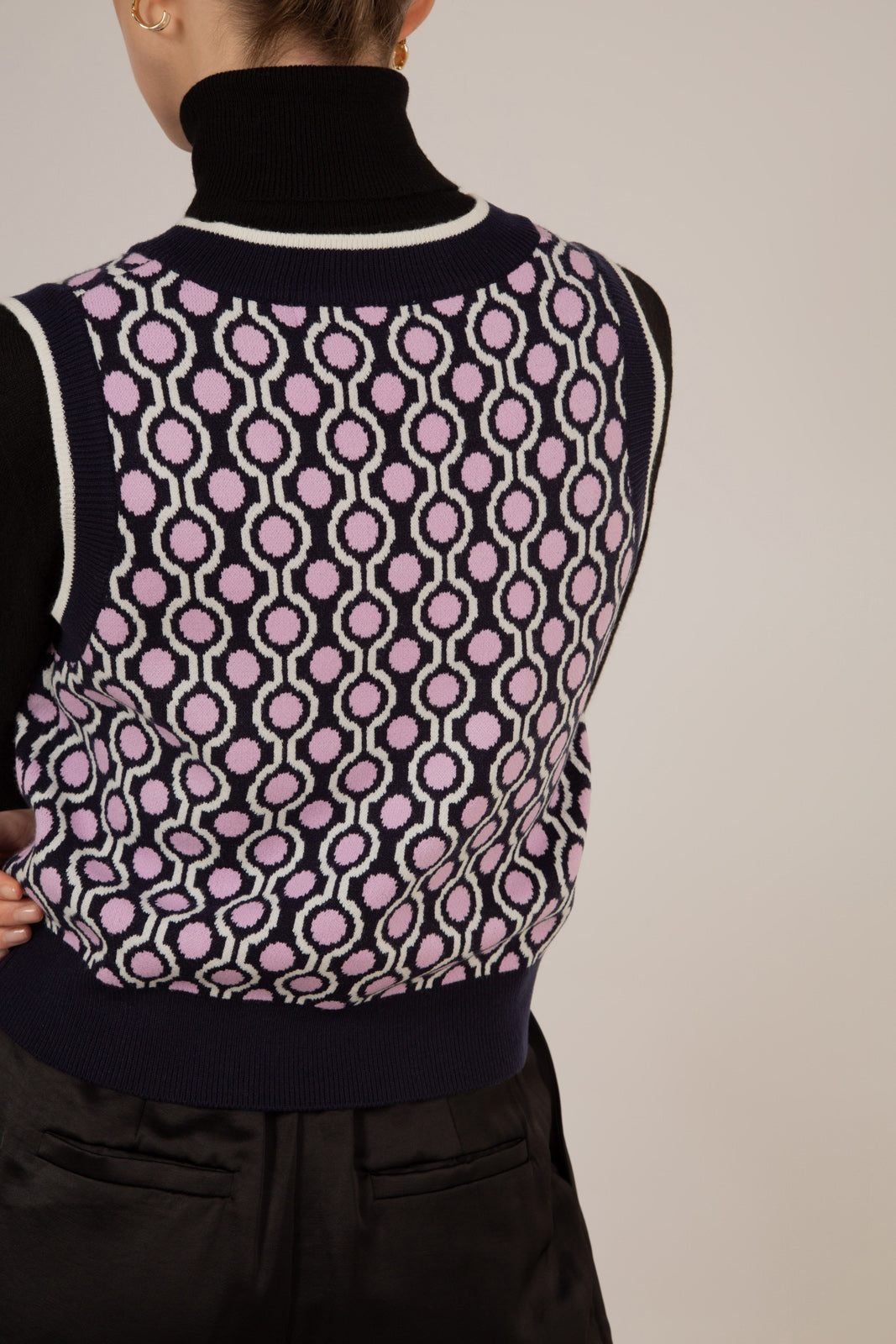 Navy and lilac geometric circles knit vest_10