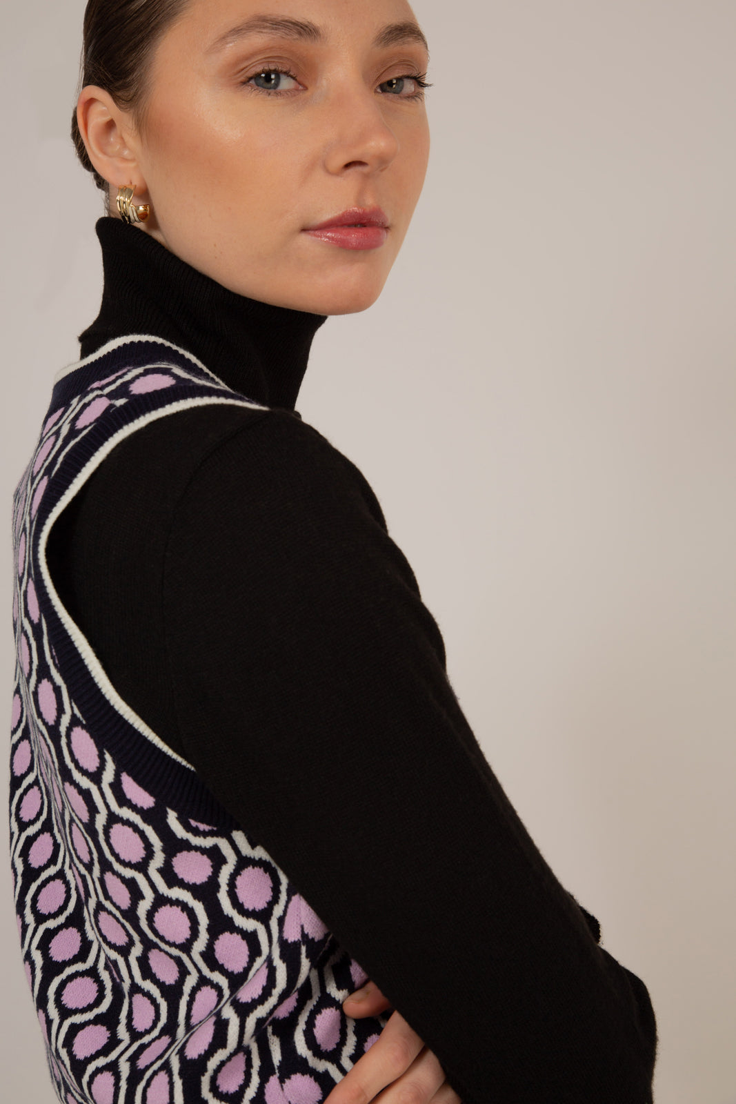 Navy and lilac geometric circles knit vest_5