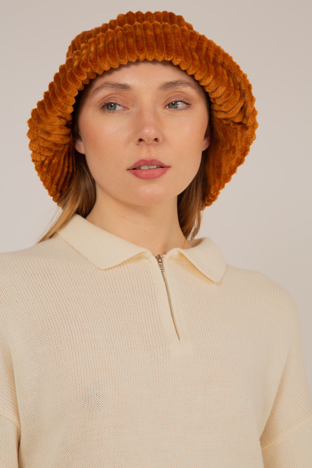 Camel large ribbed bucket hat_5