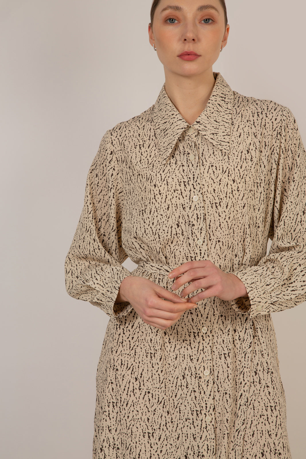 Ivory and black abstract print shirt dress_7