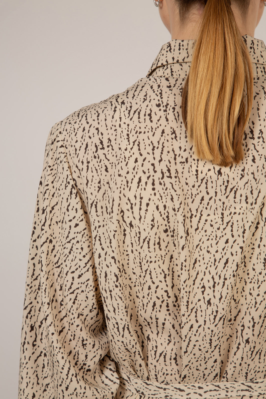 Ivory and black abstract print shirt dress_14