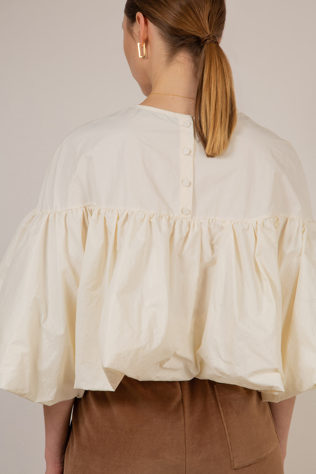 Ivory button back cropped blouse_8