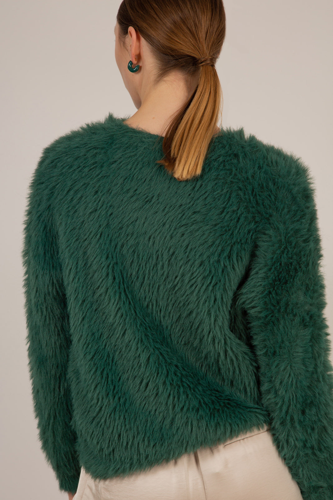 Green furry long sleeved jumper_8