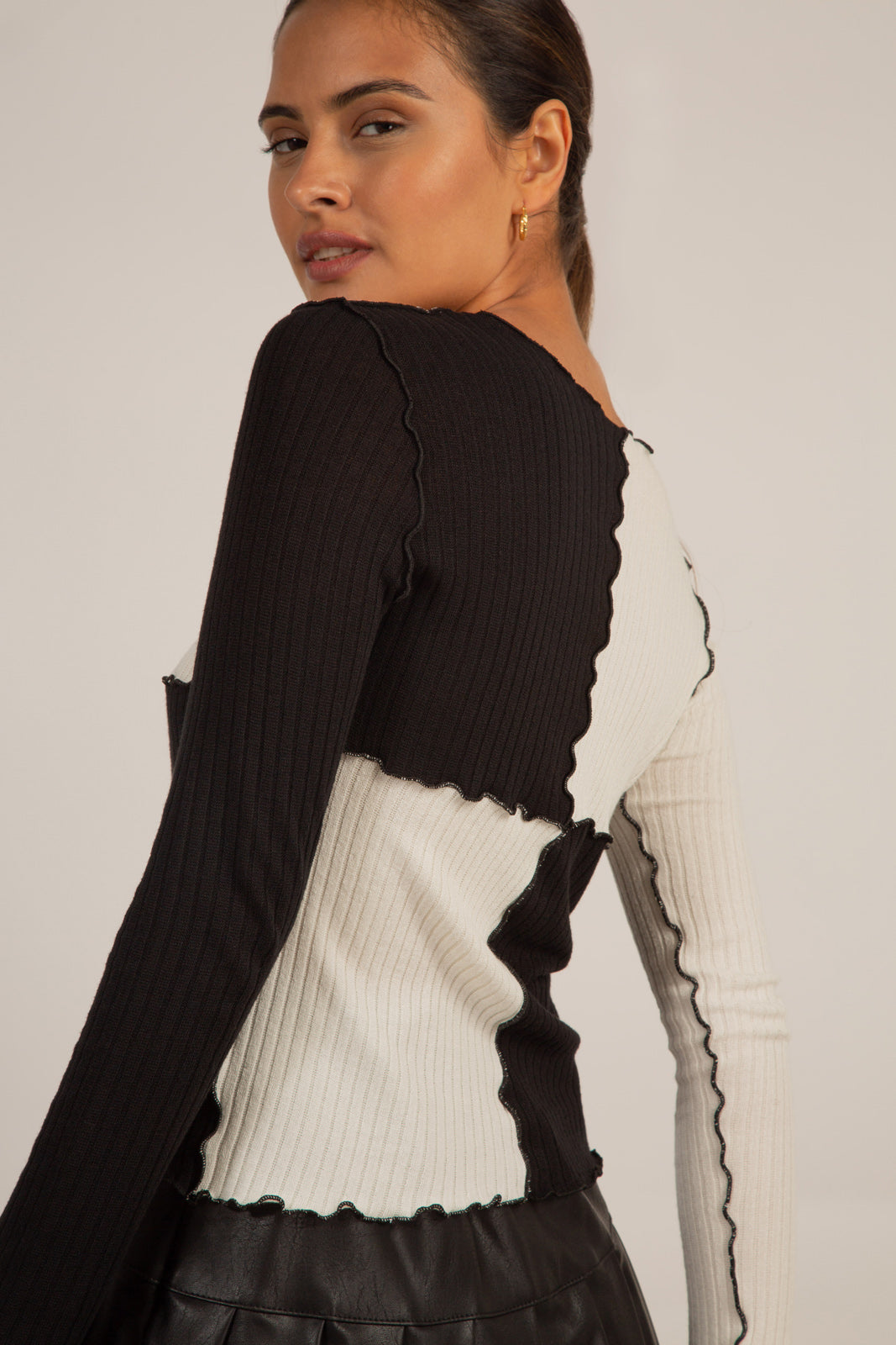 Black and white contrast blocks top_4