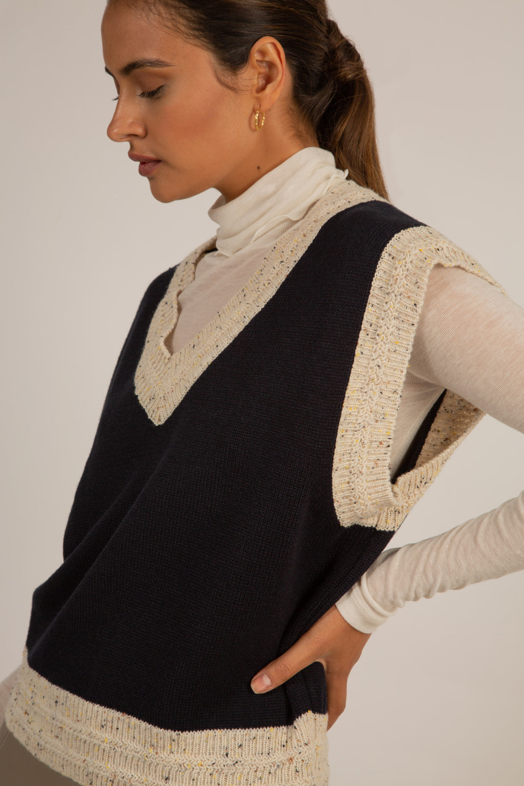 Navy and beige flecked contrast trim sweater vest_2