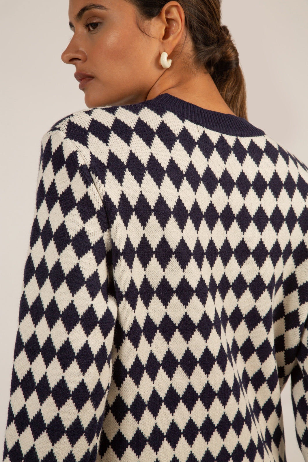 Navy and ivory diamond contrast hem jumper_5