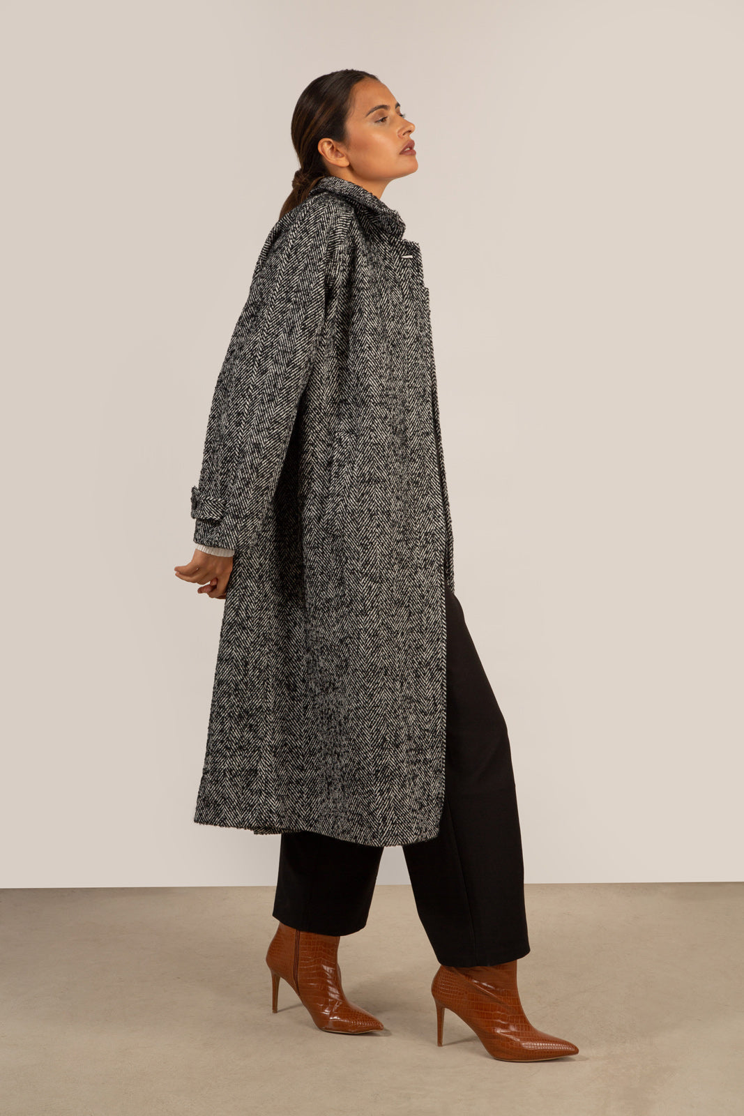 Black herringbone wool blend coat_9