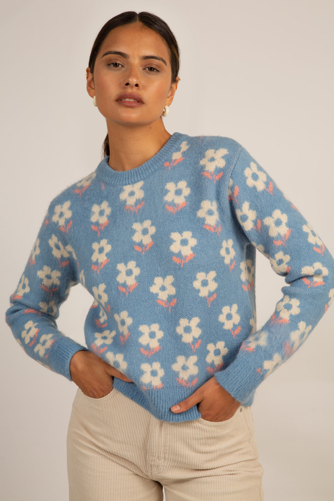 Blue and white intarsia daisy jumper_1