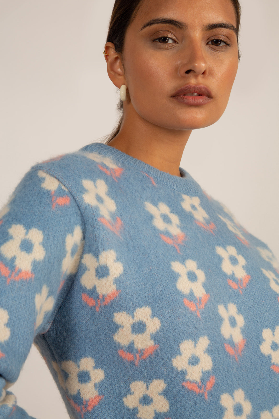 Blue and white intarsia daisy jumper_4