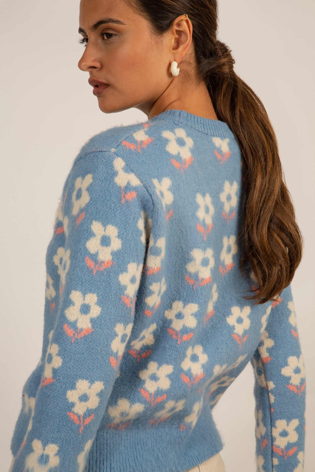 Blue and white intarsia daisy jumper_3