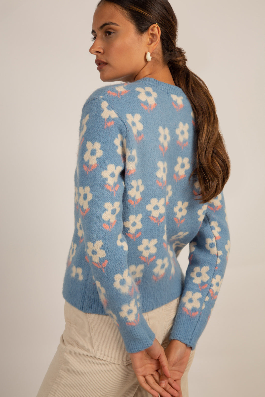 Blue and white intarsia daisy jumper_6