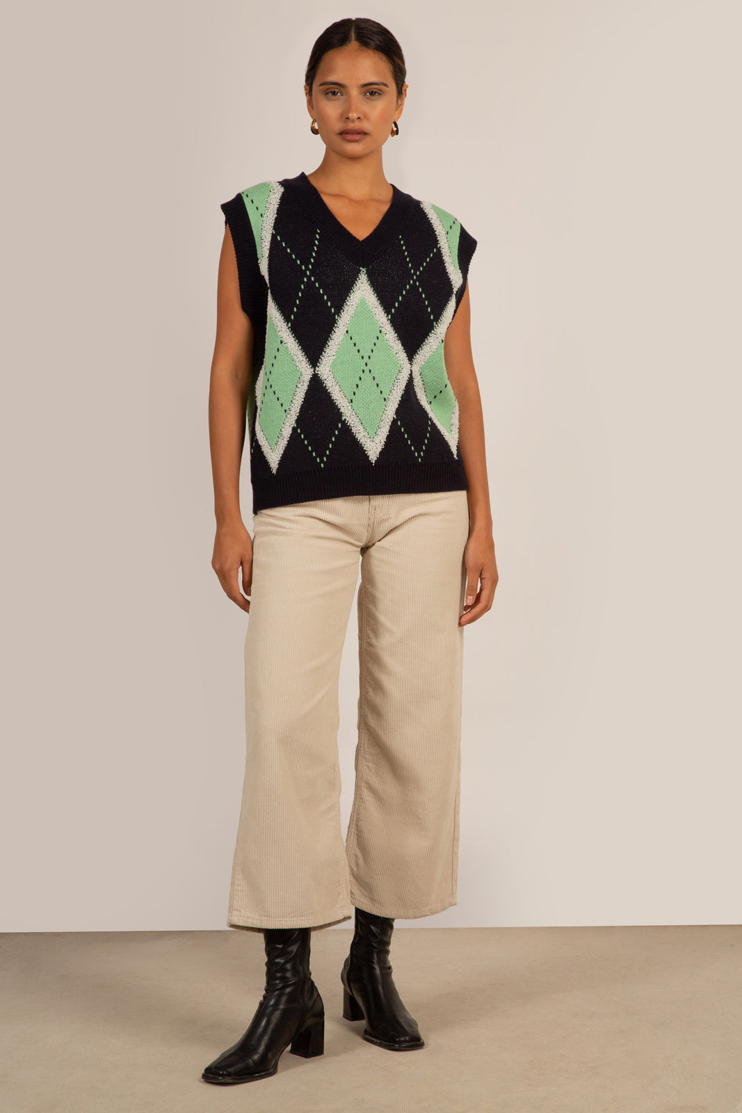 Navy and green textured argyle sweater vest_8