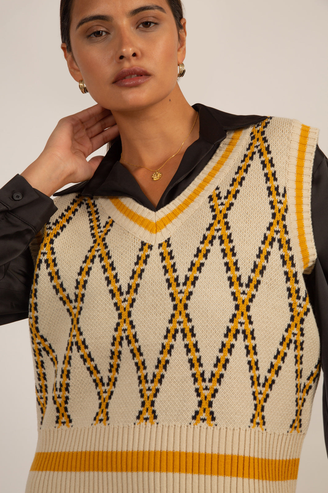 Mustard contrast diamond striped sweater vest_2