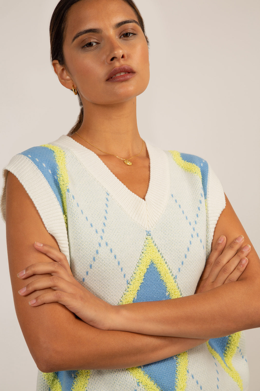 Pale blue and yellow textured argyle sweater vest_3
