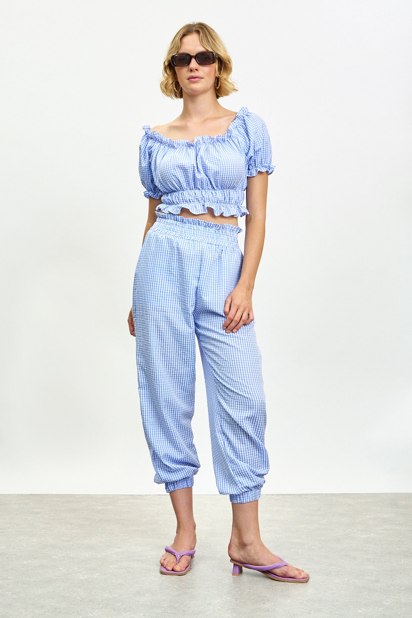 Baby blue gingham cuffed trousers_4