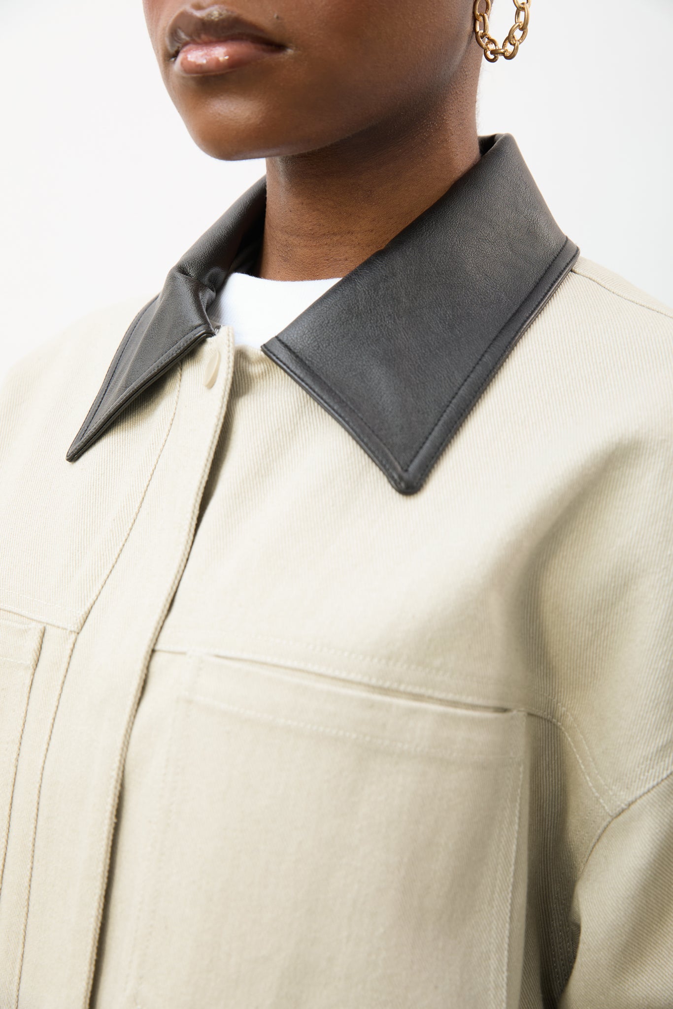 Beige and black vegan leather contrast collar parka_3