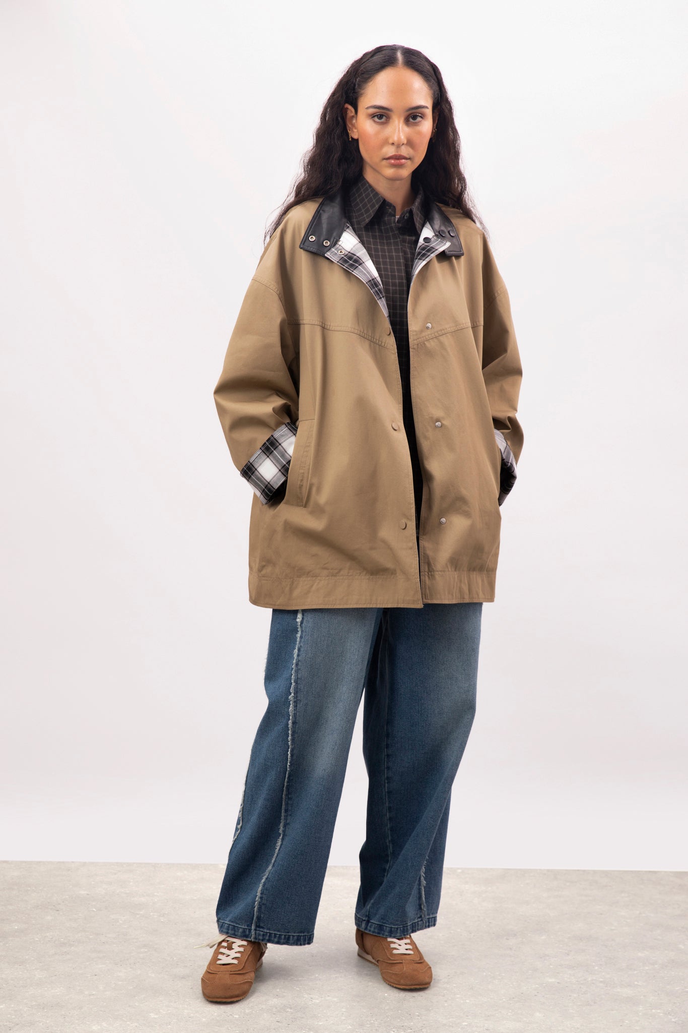 Beige and plaid reversible contrast collar jacket_6