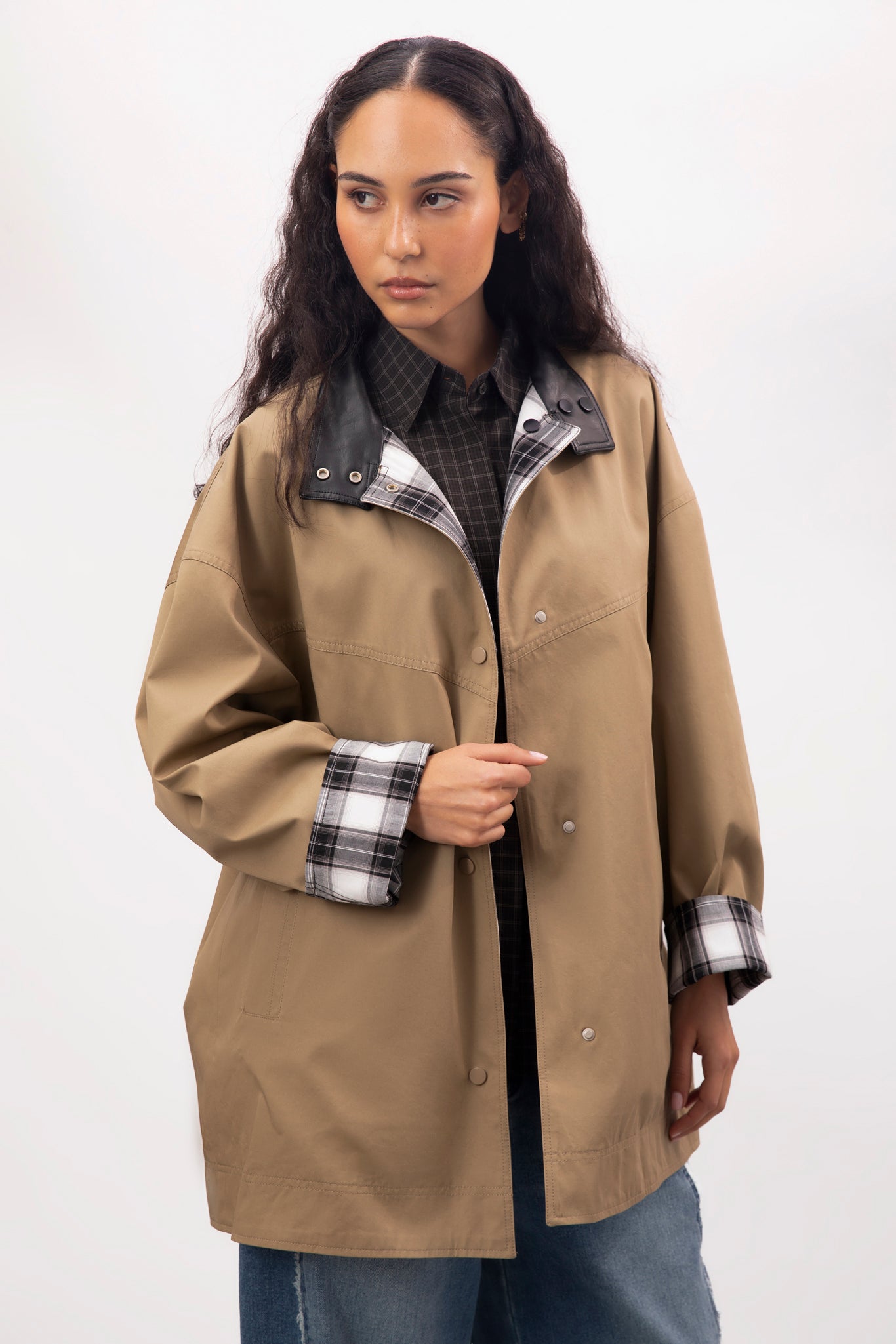 Beige and plaid reversible contrast collar jacket_1