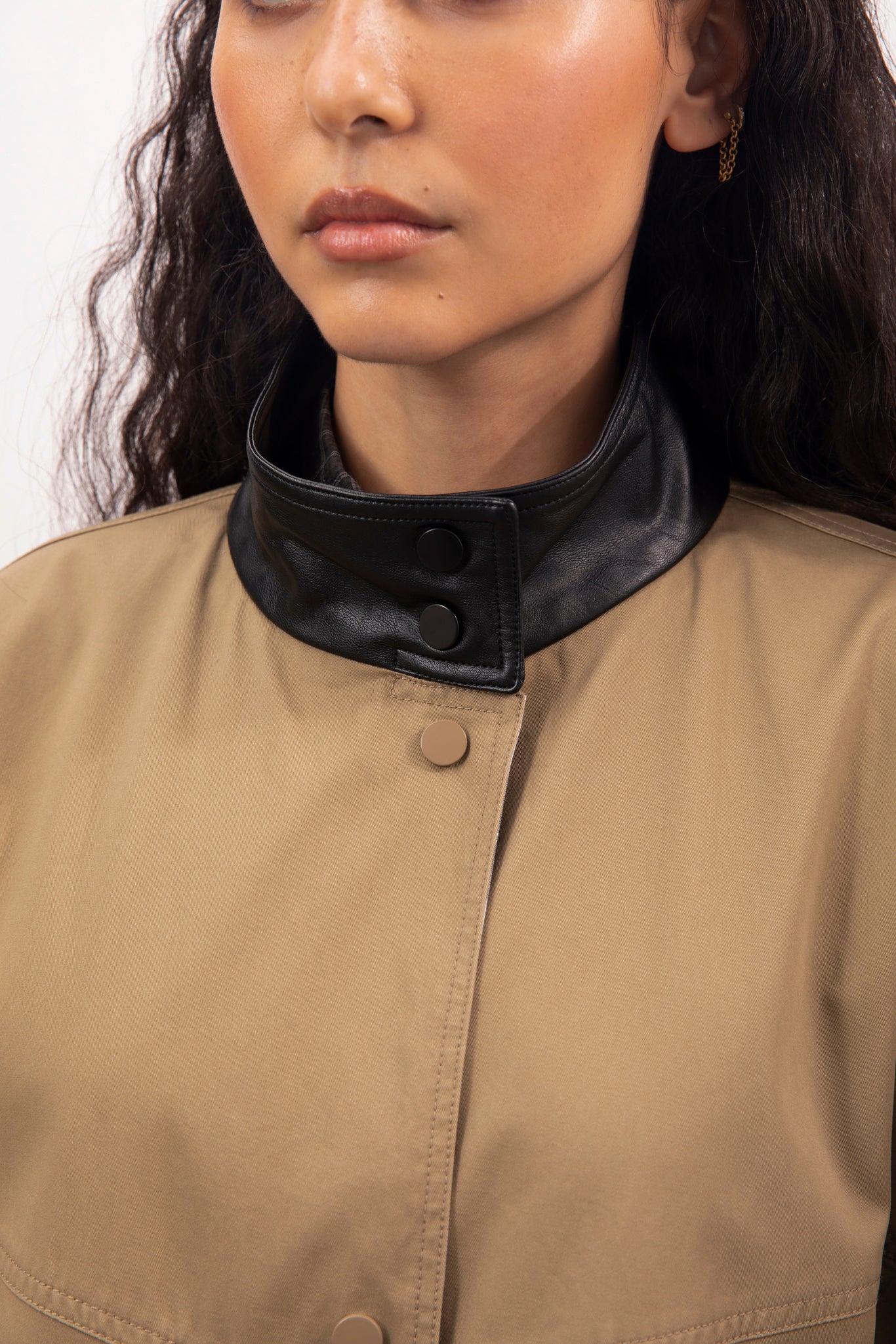 Beige and plaid reversible contrast collar jacket_5